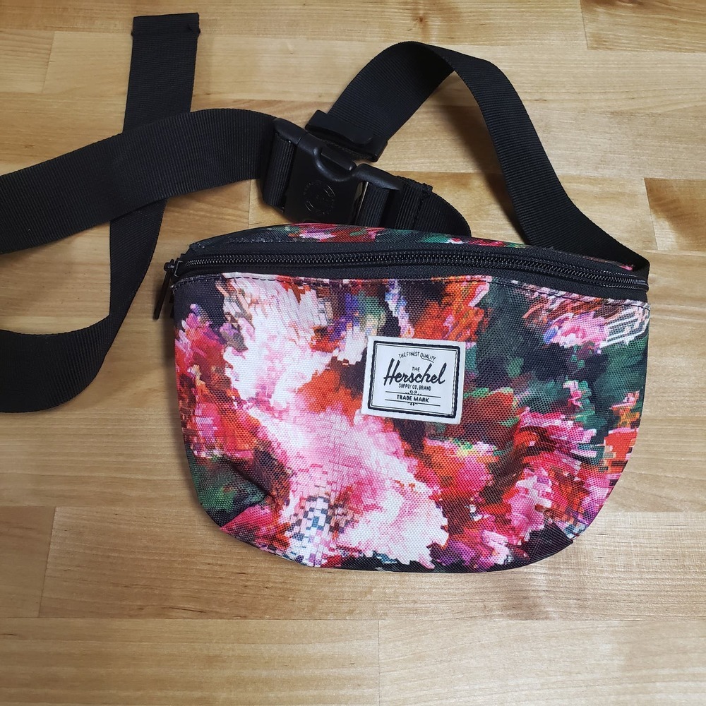 Herschel Hip Pack In Sunflower Field Print no signs of wear